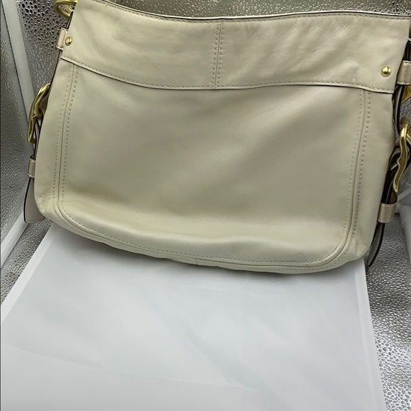 Coach Zoe Leather Handbag
Shoulder Bag Purse Pearl White Gold A0982 12671 - Picture 8 of 16